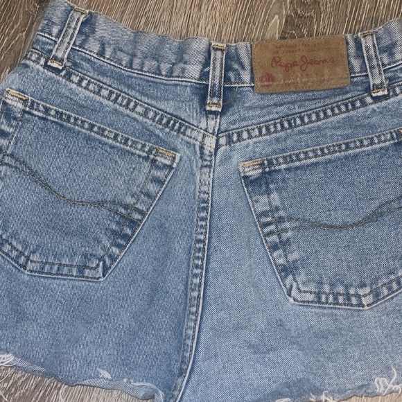 VTG 1990's PEPE Heidi High Rise Jean Shorts SZ 7 / 8 cut pff - Picture 4 of 9